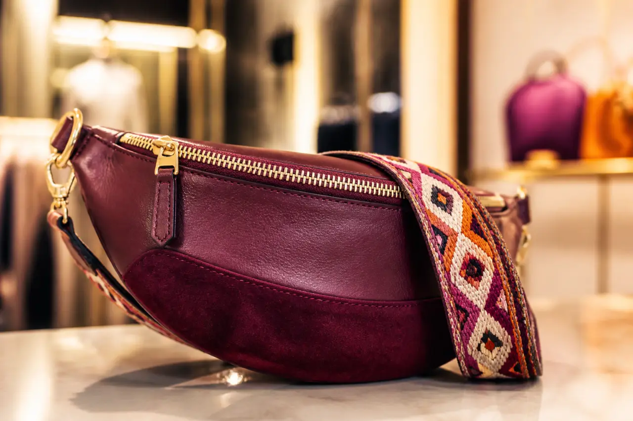 Sac banane femme tendance 2024 : cuir, velours, XL et sangle fantaisie
